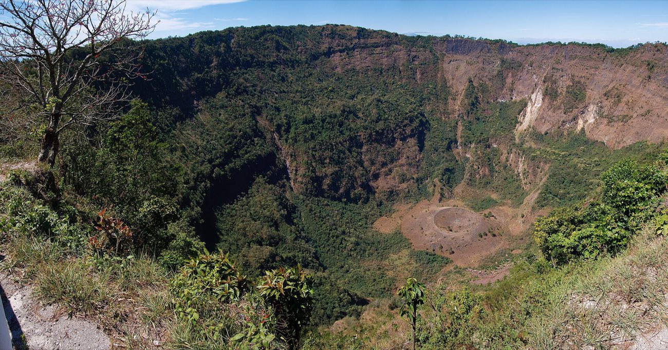 El cráter del volcán de San Salvador, El Boquerón